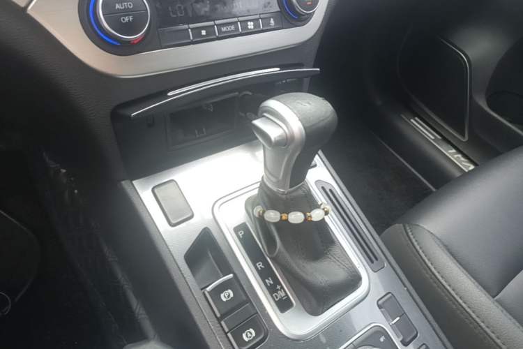Used Haval H6 Coupe 2016 Blue Label 1.5T Automatic Two-Wheel Drive Urban Model Gear Lever