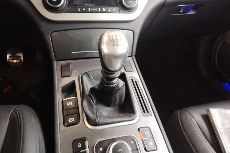 Used Haval H6 Coupe 2016 Blue Label 1.5T Manual Two-Wheel Drive Elite Model Gear Lever