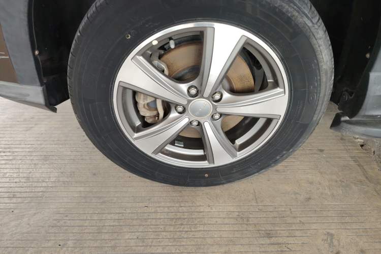 Used Haval H6 Coupe 2016 Blue Label 1.5T Manual Two-Wheel Drive Elite Model Left Front Wheel Hub
