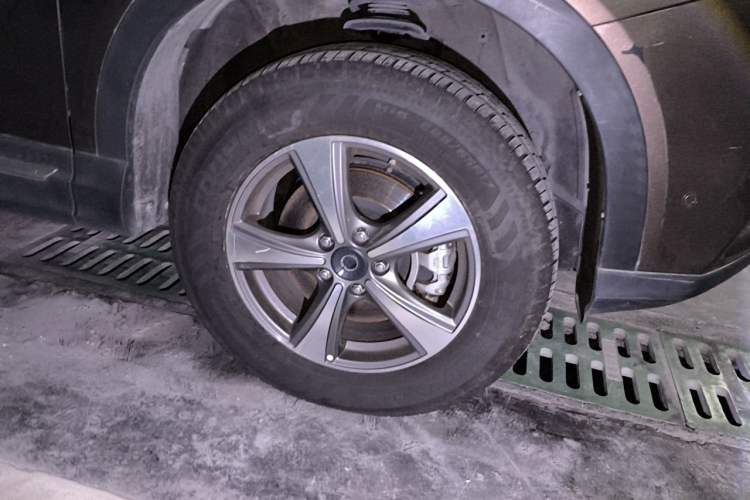 Used Haval H6 Coupe 2016 Blue Label 1.5T Automatic Two-Wheel Drive Elite Model Right Front Wheel Hub