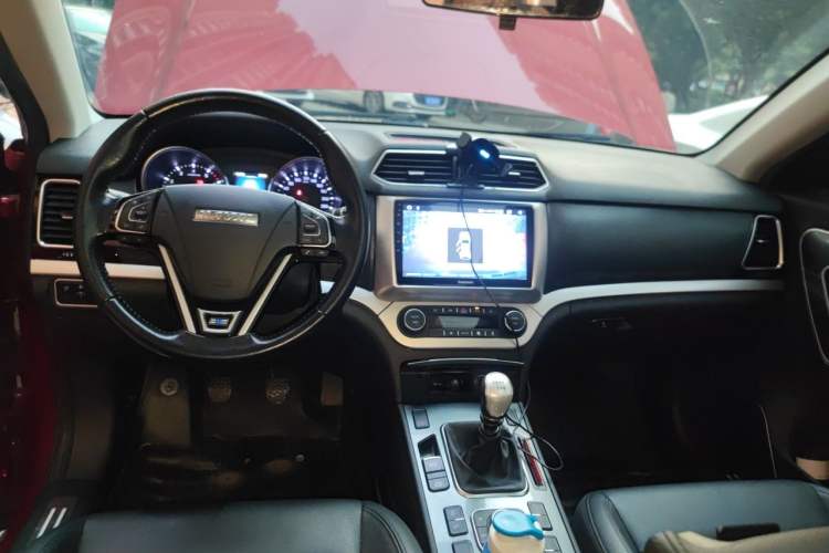 Used Haval H6 Coupe 2016 Blue Label 1.5T Manual Two-Wheel Drive Urban Model Center Console