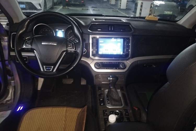 Used Haval H6 Coupe 2016 Blue Label 1.5T Automatic Two-Wheel Drive Elite Model Center Console