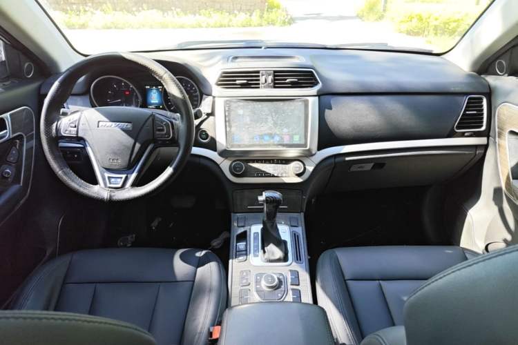 Used Haval H6 Coupe 2016 Blue Label 1.5T Automatic Two-Wheel Drive Urban Model Center Console