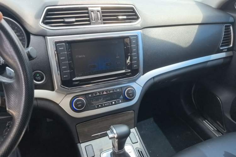 Used Haval H6 Coupe 2016 Blue Label 1.5T Automatic Two-Wheel Drive Urban Model Audio And AC Panel
