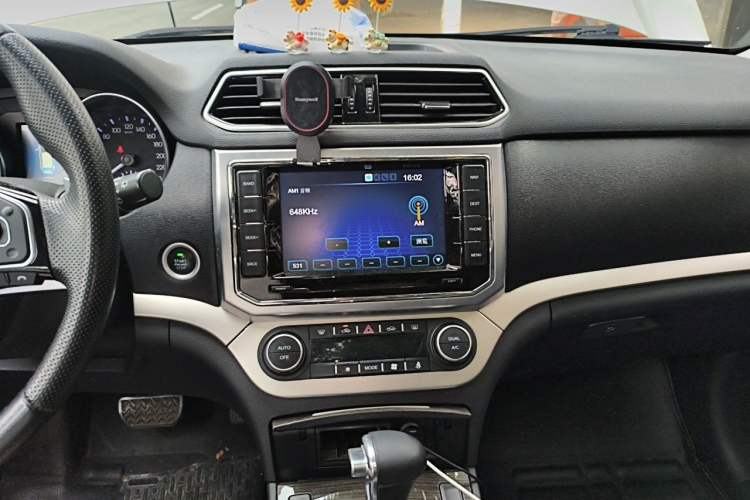 Used Haval H6 Coupe 2016 Blue Label 1.5T Automatic Two-Wheel Drive Elite Model Audio And AC Panel