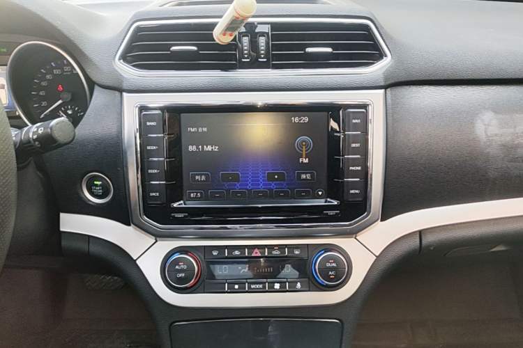 Used Haval H6 Coupe 2016 Blue Label 1.5T Automatic Two-Wheel Drive Elite Model Audio And AC Panel