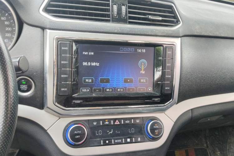 Used Haval H6 Coupe 2016 Blue Label 1.5T Manual Two-Wheel Drive Elite Model Audio And AC Panel
