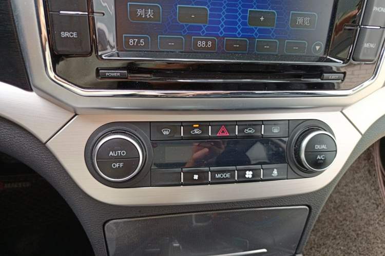 Used Haval H6 Coupe 2016 Blue Label 1.5T Automatic Two-Wheel Drive Elite Model Audio And AC Panel