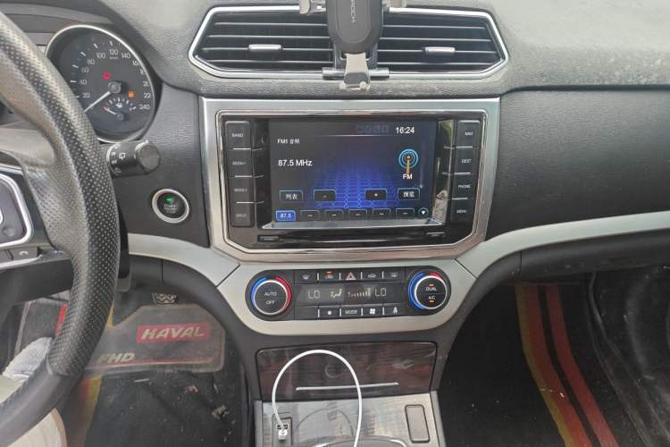 Used Haval H6 Coupe 2016 Blue Label 1.5T Manual Two-Wheel Drive Urban Model Audio And AC Panel
