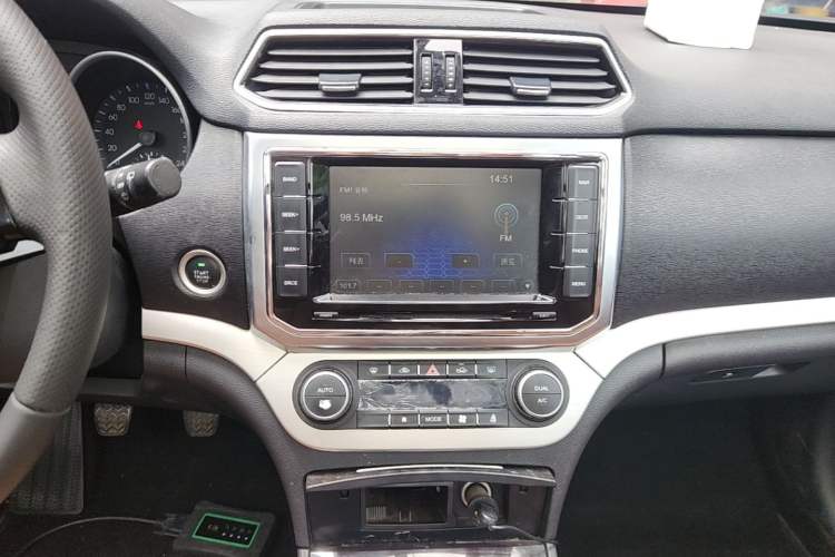 Used Haval H6 Coupe 2016 Blue Label 1.5T Manual Two-Wheel Drive Elite Model Audio And AC Panel
