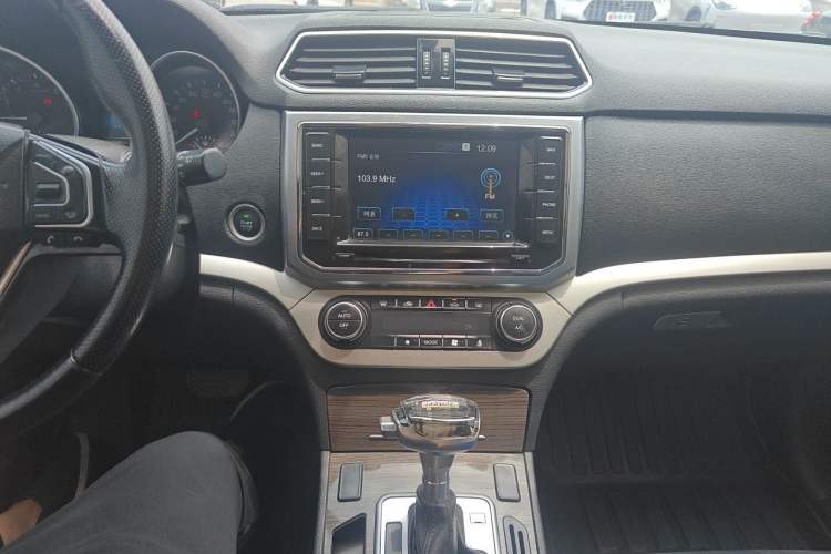 Used Haval H6 Coupe 2016 Blue Label 1.5T Automatic Two-Wheel Drive Elite Model Audio And AC Panel