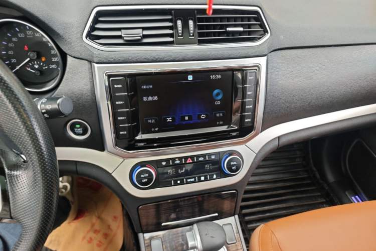 Used Haval H6 Coupe 2016 Blue Label 1.5T Automatic Two-Wheel Drive Elite Model Audio And AC Panel
