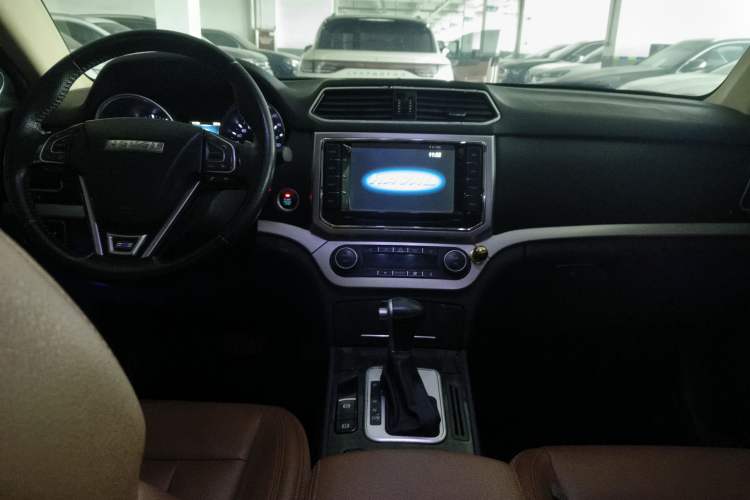 Used Haval H6 Coupe 2016 Blue Label 1.5T Automatic Two-Wheel Drive Elite Model Center Console