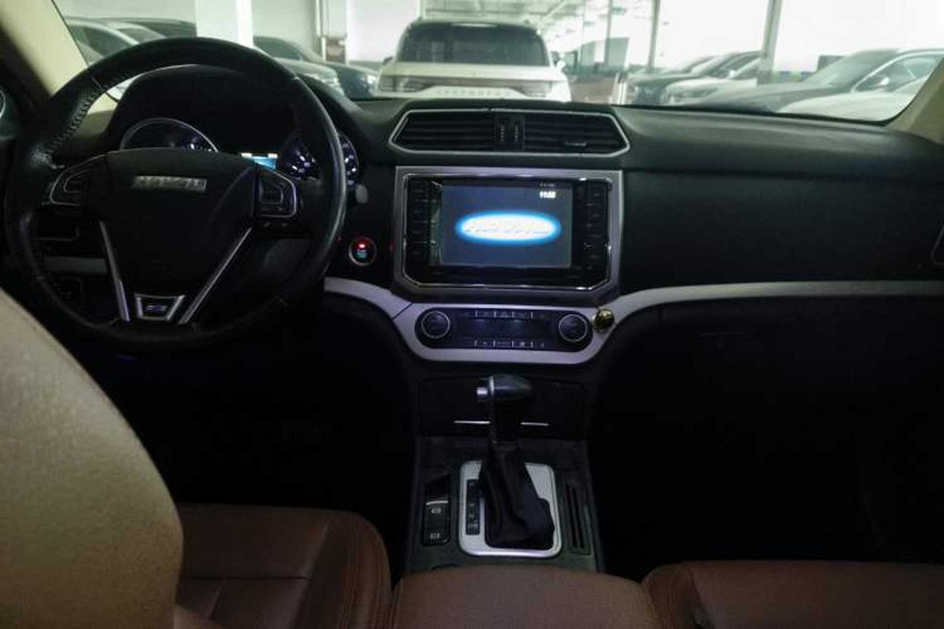 Used Haval H6 Coupe 2016 Blue Label 1.5T Automatic Two-Wheel Drive Elite Model Center Console