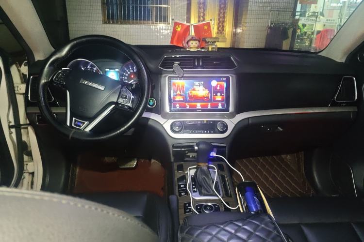Used Haval H6 Coupe 2016 Blue Label 1.5T Automatic Two-Wheel Drive Urban Model Center Console