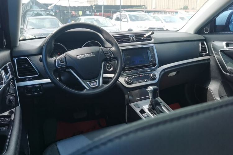 Used Haval H6 Coupe 2016 Blue Label 1.5T Automatic Two-Wheel Drive Urban Model Center Console