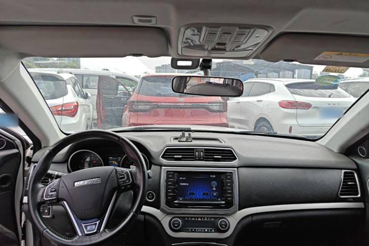 Used Haval H6 Coupe 2016 Blue Label 1.5T Automatic Two-Wheel Drive Urban Model Center Console