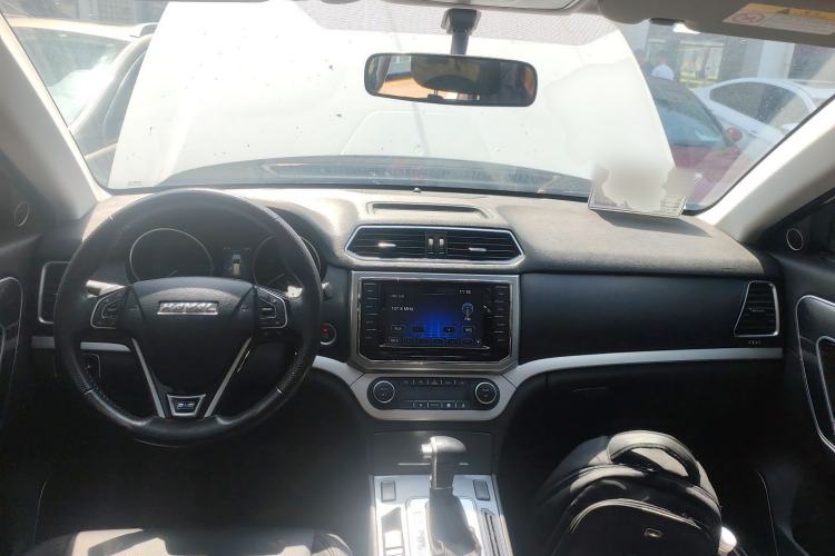 Used Haval H6 Coupe 2016 Blue Label 1.5T Automatic Two-Wheel Drive Urban Model Center Console