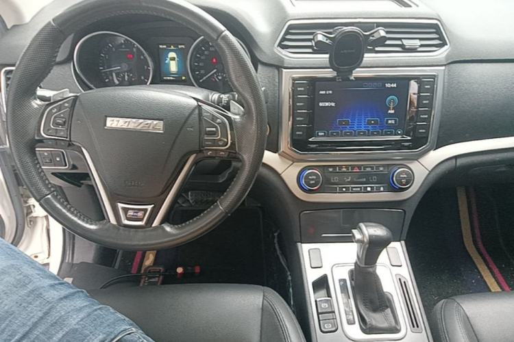 Used Haval H6 Coupe 2016 Blue Label 1.5T Automatic Two-Wheel Drive Elite Model Center Console