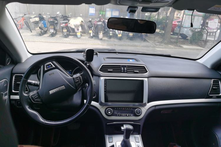 Used Haval H6 Coupe 2016 Blue Label 1.5T Automatic Two-Wheel Drive Urban Model Center Console