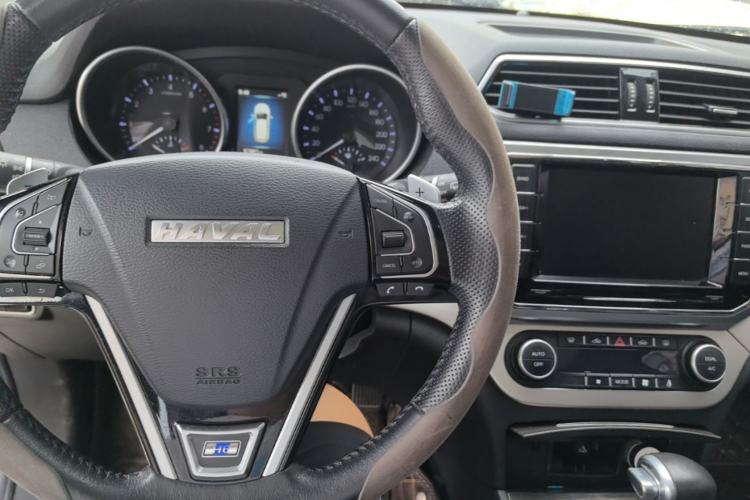 Used Haval H6 Coupe 2016 Blue Label 1.5T Automatic Two-Wheel Drive Urban Model Center Console