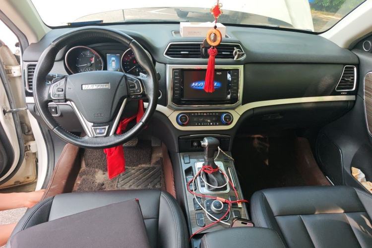 Used Haval H6 Coupe 2016 Blue Label 1.5T Automatic Two-Wheel Drive Urban Model Center Console