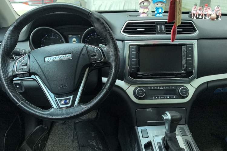 Used Haval H6 Coupe 2016 Blue Label 1.5T Automatic Two-Wheel Drive Urban Model Center Console