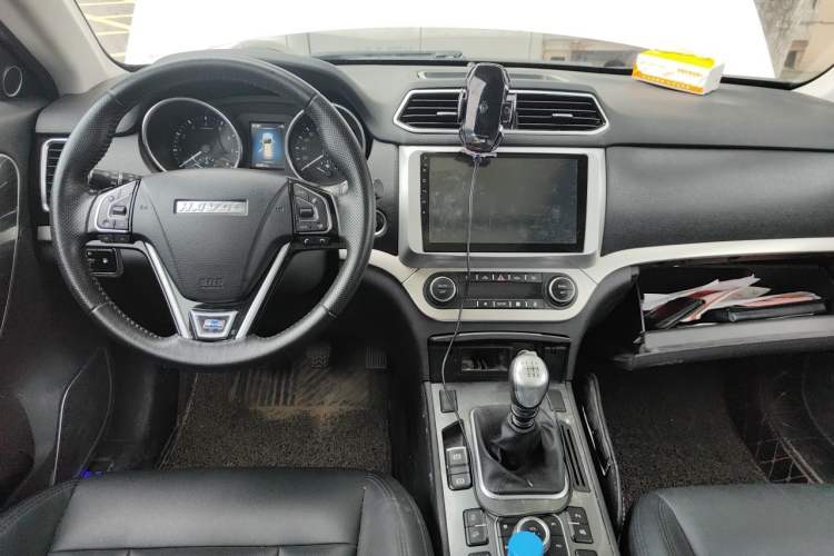 Used Haval H6 Coupe 2016 Blue Label 1.5T Manual Two-Wheel Drive Urban Model Center Console