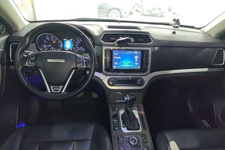 Used Haval H6 Coupe 2016 Blue Label 1.5T Automatic Two-Wheel Drive Elite Model Center Console