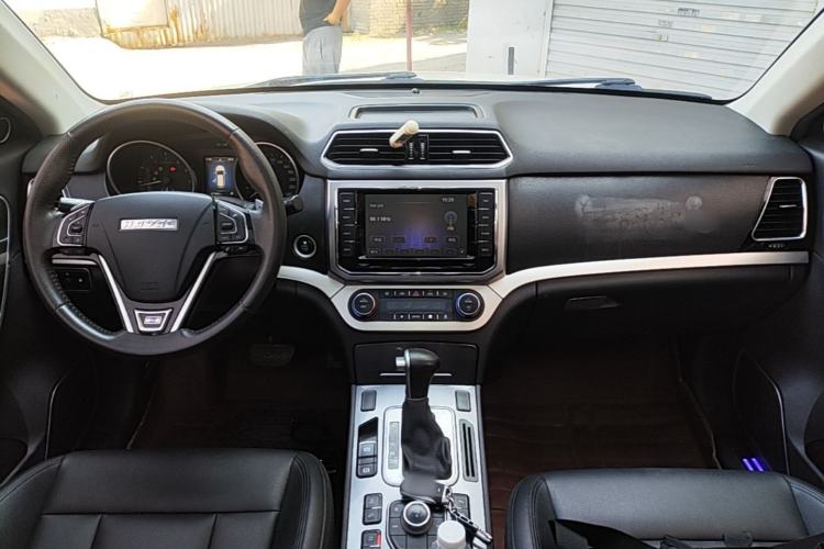 Used Haval H6 Coupe 2016 Blue Label 1.5T Automatic Two-Wheel Drive Elite Model Center Console