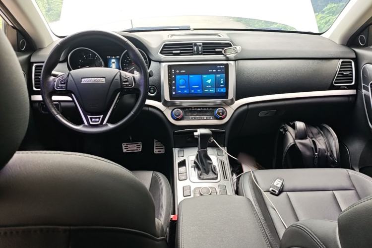 Used Haval H6 Coupe 2016 Blue Label 1.5T Automatic Two-Wheel Drive Urban Model Center Console