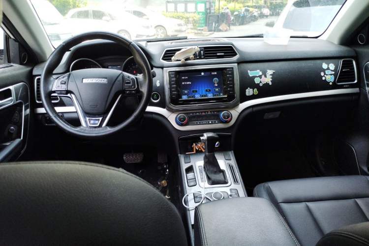 Used Haval H6 Coupe 2016 Blue Label 1.5T Automatic Two-Wheel Drive Elite Model Center Console