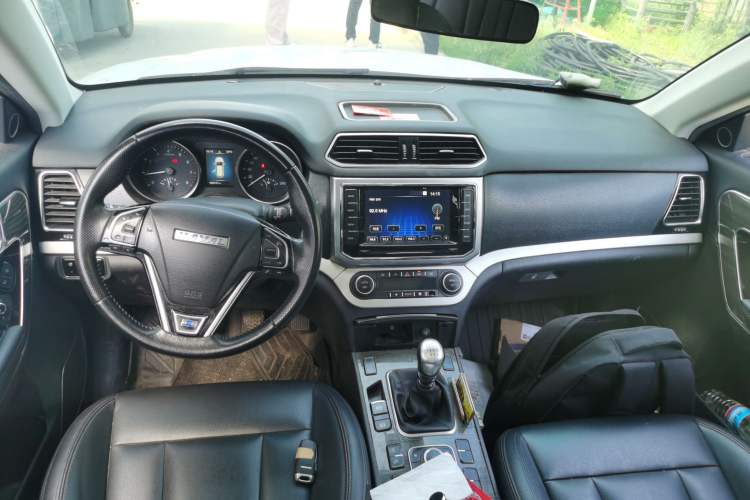 Used Haval H6 Coupe 2016 Blue Label 1.5T Manual Two-Wheel Drive Urban Model Center Console