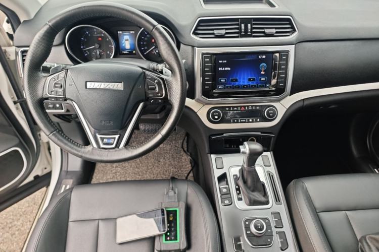 Used Haval H6 Coupe 2016 Blue Label 1.5T Automatic Two-Wheel Drive Urban Model Center Console