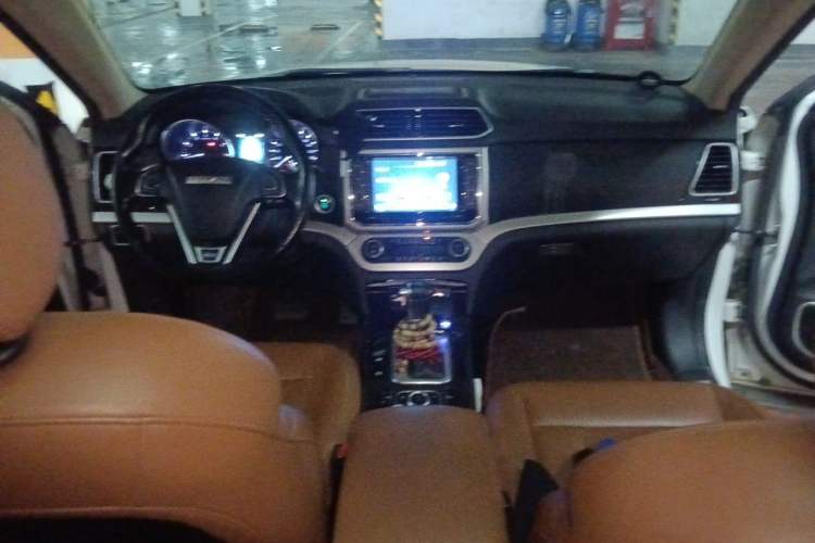 Used Haval H6 Coupe 2016 Blue Label 1.5T Automatic Two-Wheel Drive Urban Model Center Console