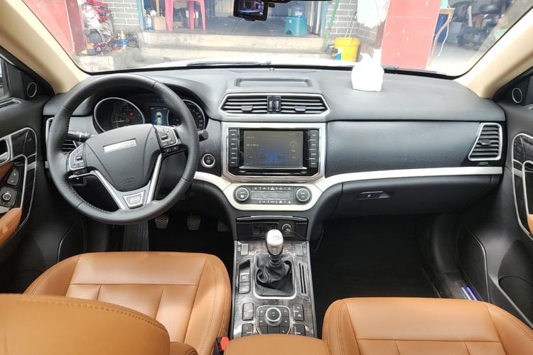 Used Haval H6 Coupe 2016 Blue Label 1.5T Manual Two-Wheel Drive Elite Model Center Console