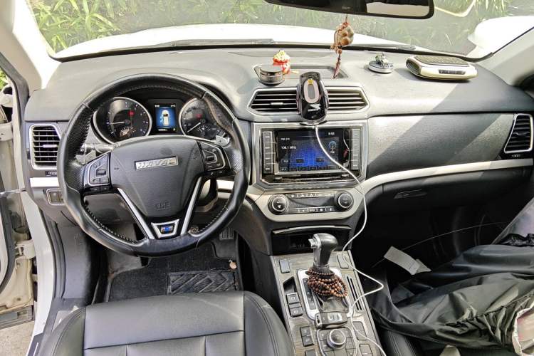 Used Haval H6 Coupe 2016 Blue Label 1.5T Automatic Two-Wheel Drive Urban Model Center Console