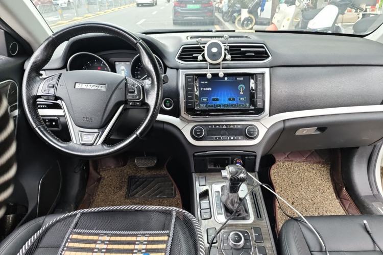 Used Haval H6 Coupe 2016 Blue Label 1.5T Automatic Two-Wheel Drive Urban Model Center Console