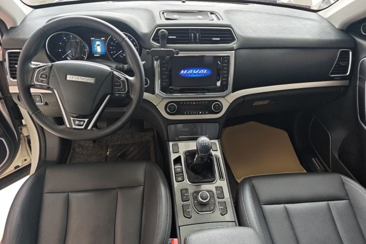 Used Haval H6 Coupe 2016 Blue Label 1.5T Manual Two-Wheel Drive Urban Model Center Console