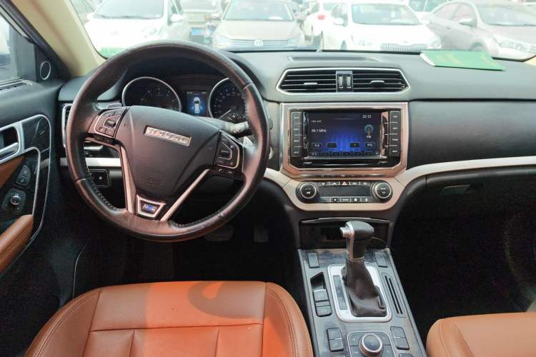 Used Haval H6 Coupe 2016 Blue Label 1.5T Automatic Two-Wheel Drive Urban Model Center Console