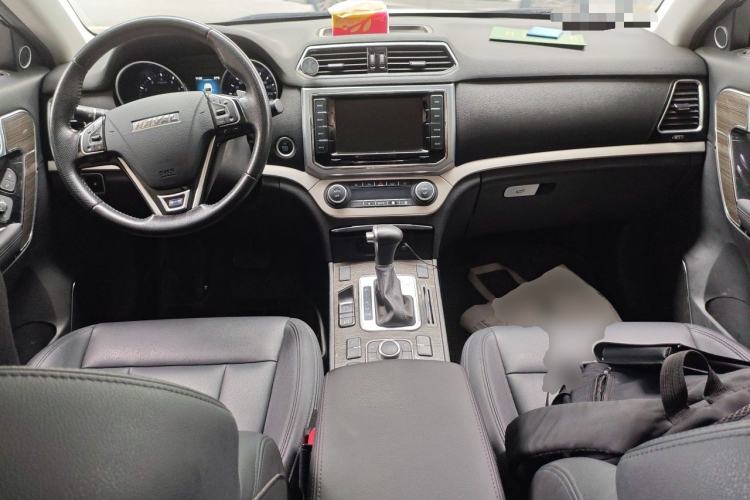 Used Haval H6 Coupe 2016 Blue Label 1.5T Automatic Two-Wheel Drive Urban Model Center Console