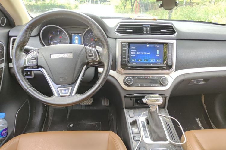 Used Haval H6 Coupe 2016 Blue Label 1.5T Automatic Two-Wheel Drive Elite Model Center Console