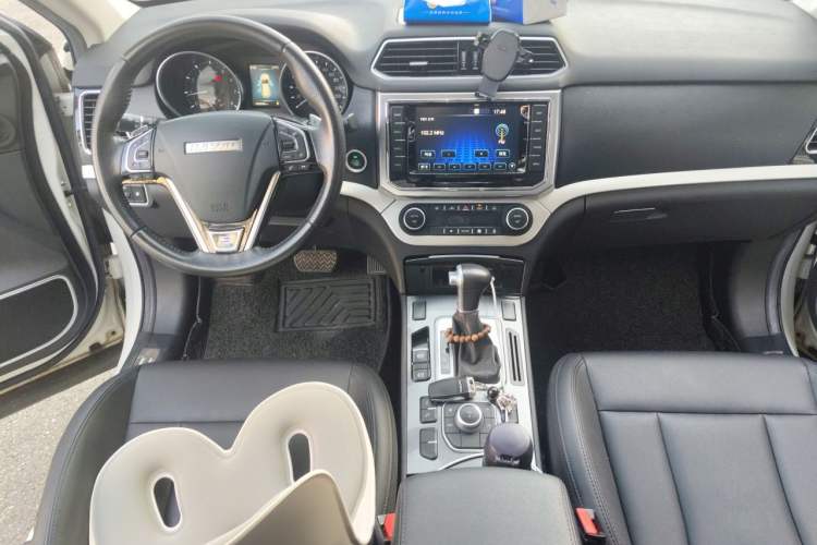 Used Haval H6 Coupe 2016 Blue Label 1.5T Automatic Two-Wheel Drive Urban Model Center Console