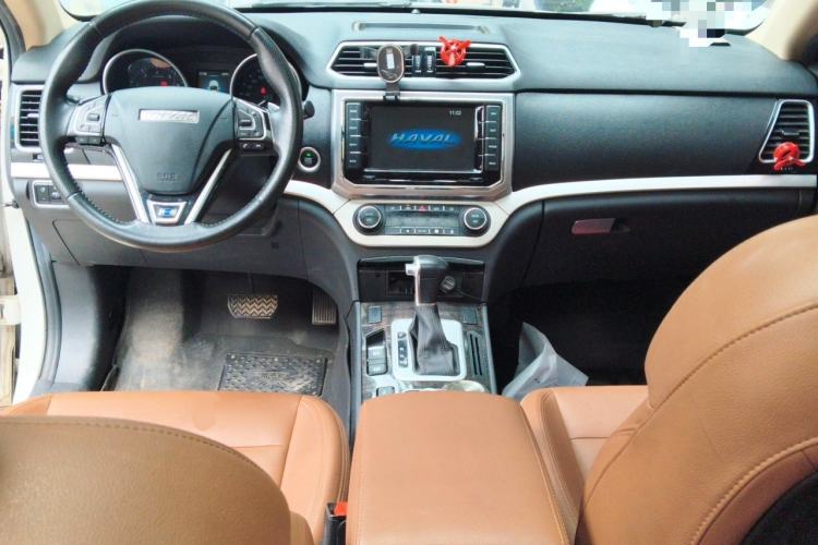 Used Haval H6 Coupe 2016 Blue Label 1.5T Automatic Two-Wheel Drive Urban Model Center Console
