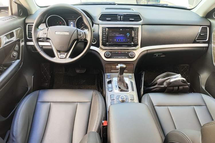 Used Haval H6 Coupe 2016 Blue Label 1.5T Automatic Two-Wheel Drive Urban Model Center Console