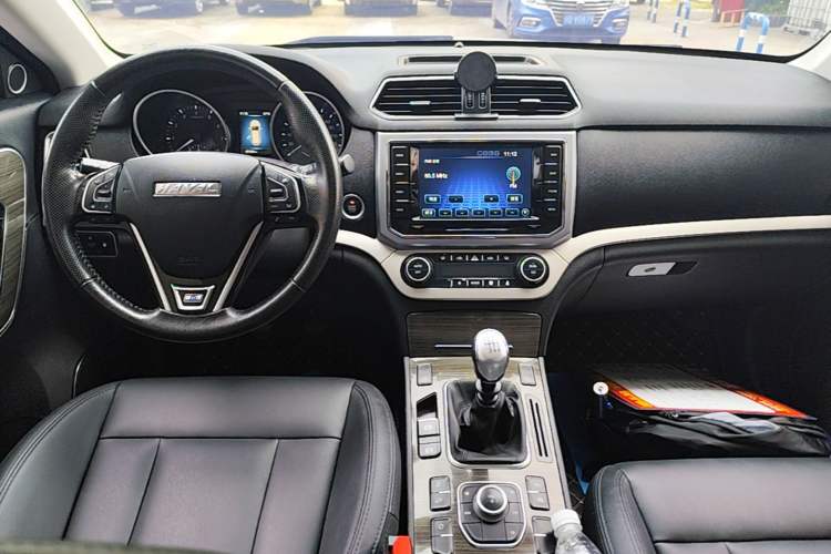 Used Haval H6 Coupe 2016 Blue Label 1.5T Manual Two-Wheel Drive Elite Model Center Console