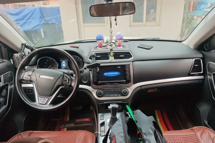Used Haval H6 Coupe 2016 Blue Label 1.5T Automatic Two-Wheel Drive Urban Model Center Console