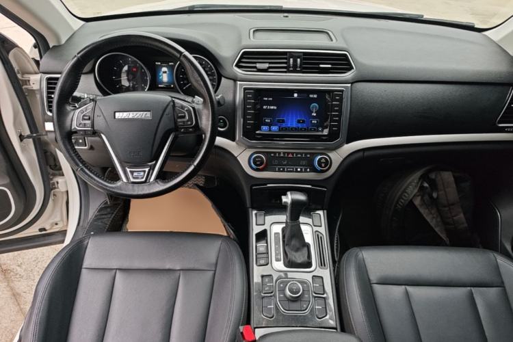 Used Haval H6 Coupe 2016 Blue Label 1.5T Automatic Two-Wheel Drive Urban Model Center Console