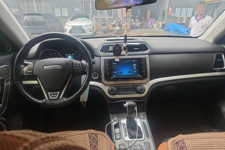 Used Haval H6 Coupe 2016 Blue Label 1.5T Automatic Two-Wheel Drive Urban Model Center Console
