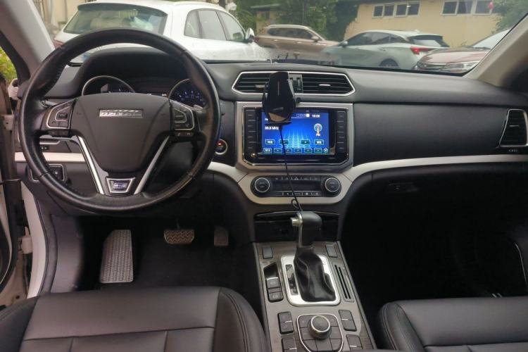 Used Haval H6 Coupe 2016 Blue Label 1.5T Automatic Two-Wheel Drive Urban Model Center Console